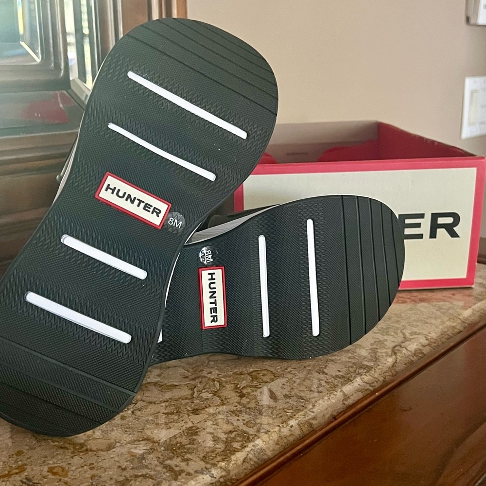 Hunter  Black Rain & Snow Slip-On Sandals with White Accents. New in Box